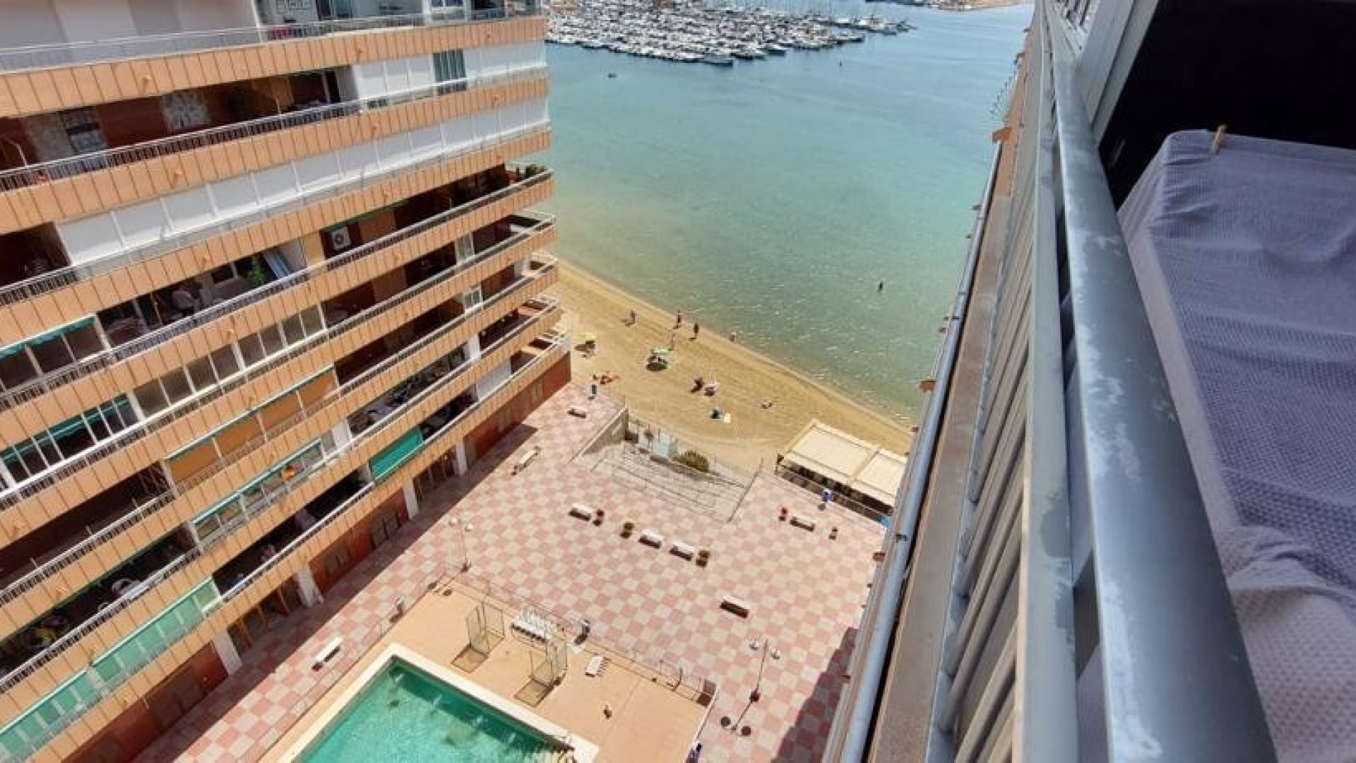 Resale - Apartment - Torrevieja - Torrevieja Centro