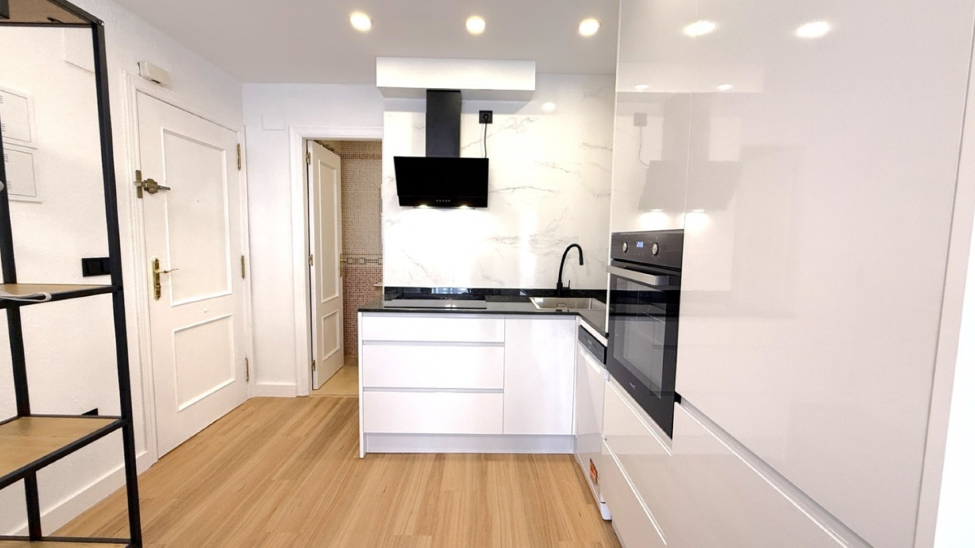 Resale - Apartment - Torrevieja - Torrevieja Centro