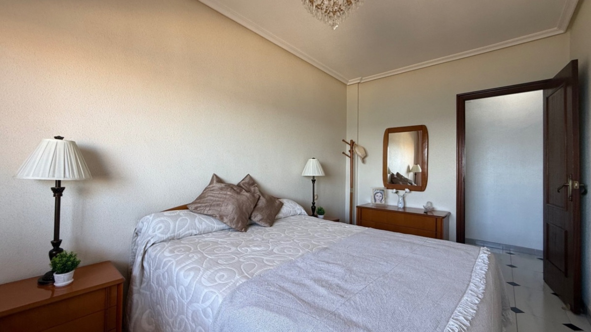 Resale - Apartment - Torrevieja - Torrevieja Centro