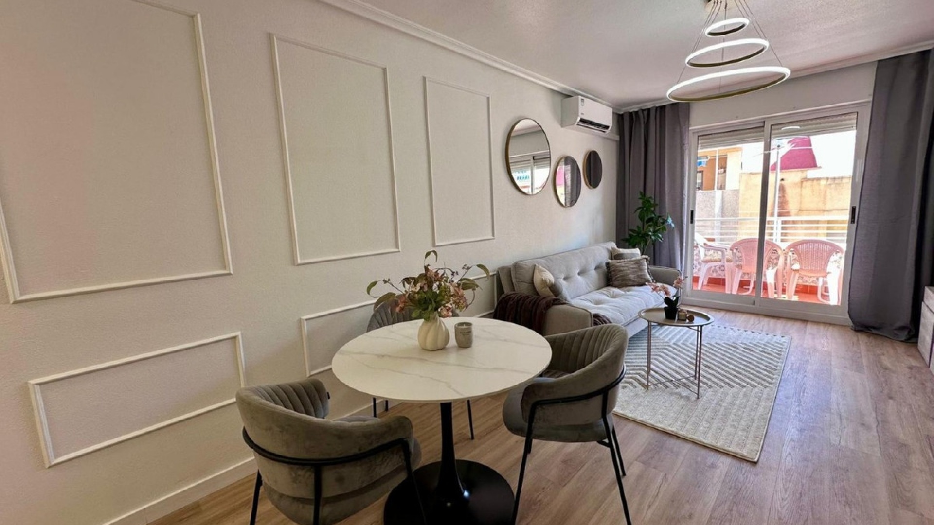 Resale - Apartment - Torrevieja - Torrevieja Centro