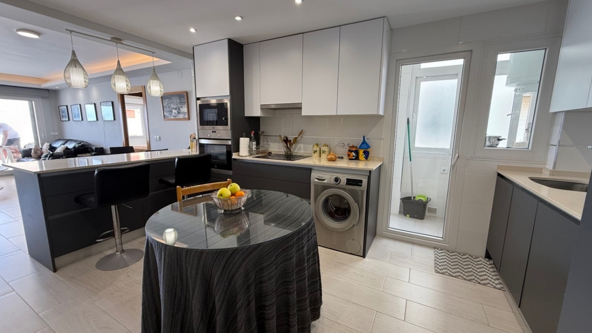 Resale - Apartment - Torrevieja - Torrevieja Centro