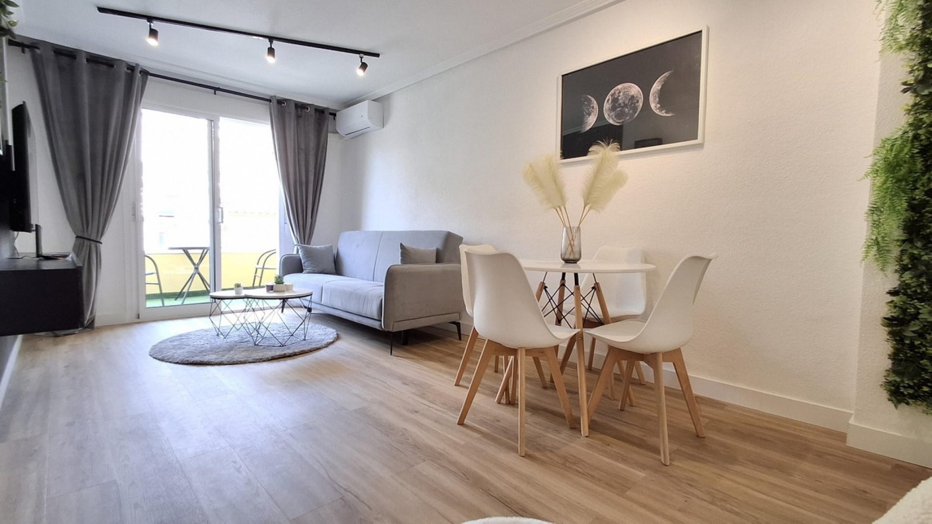 Resale - Apartment - Torrevieja - Torrevieja Centro