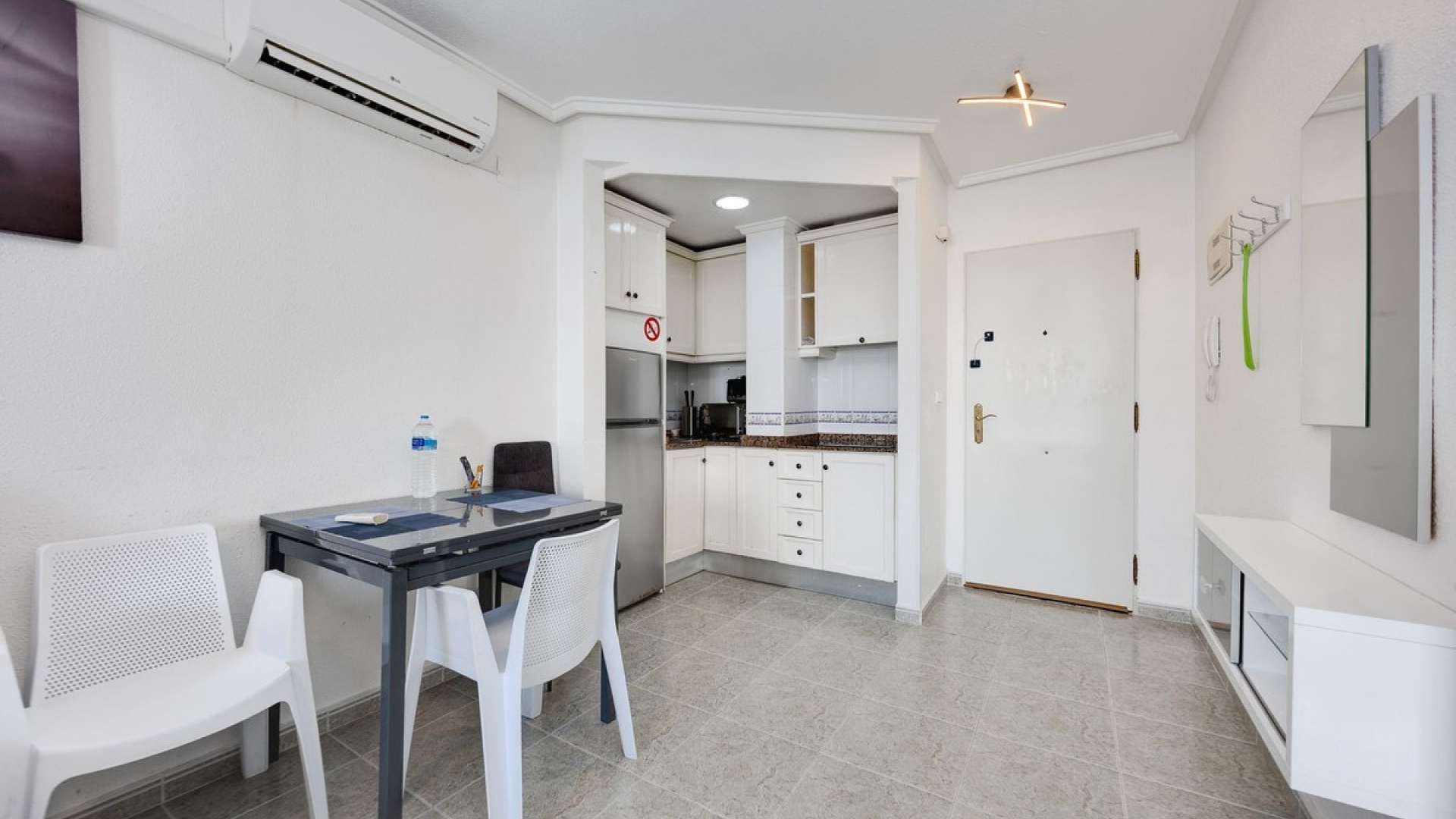 Resale - Apartment - Torrevieja - Torrevieja Centro