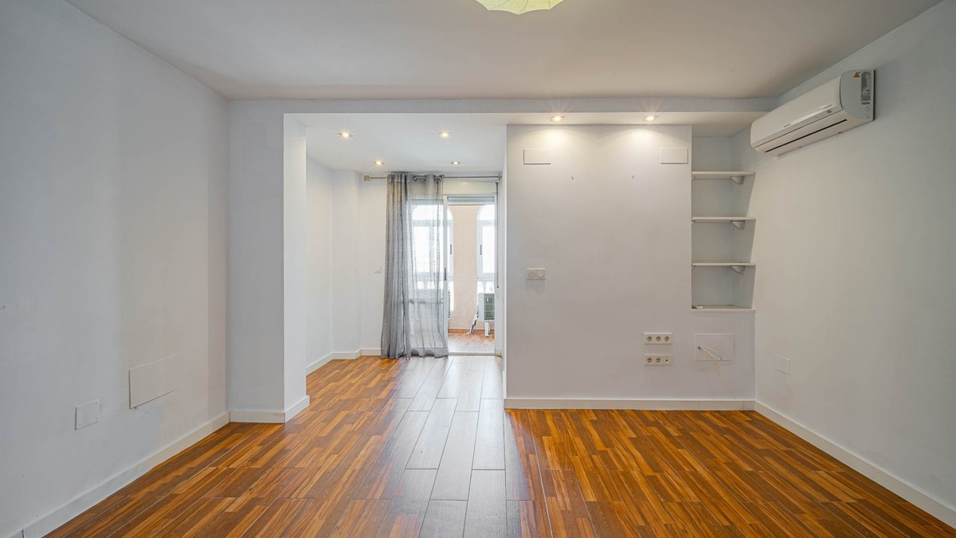 Resale - Apartment - Torrevieja - Torrevieja Centro