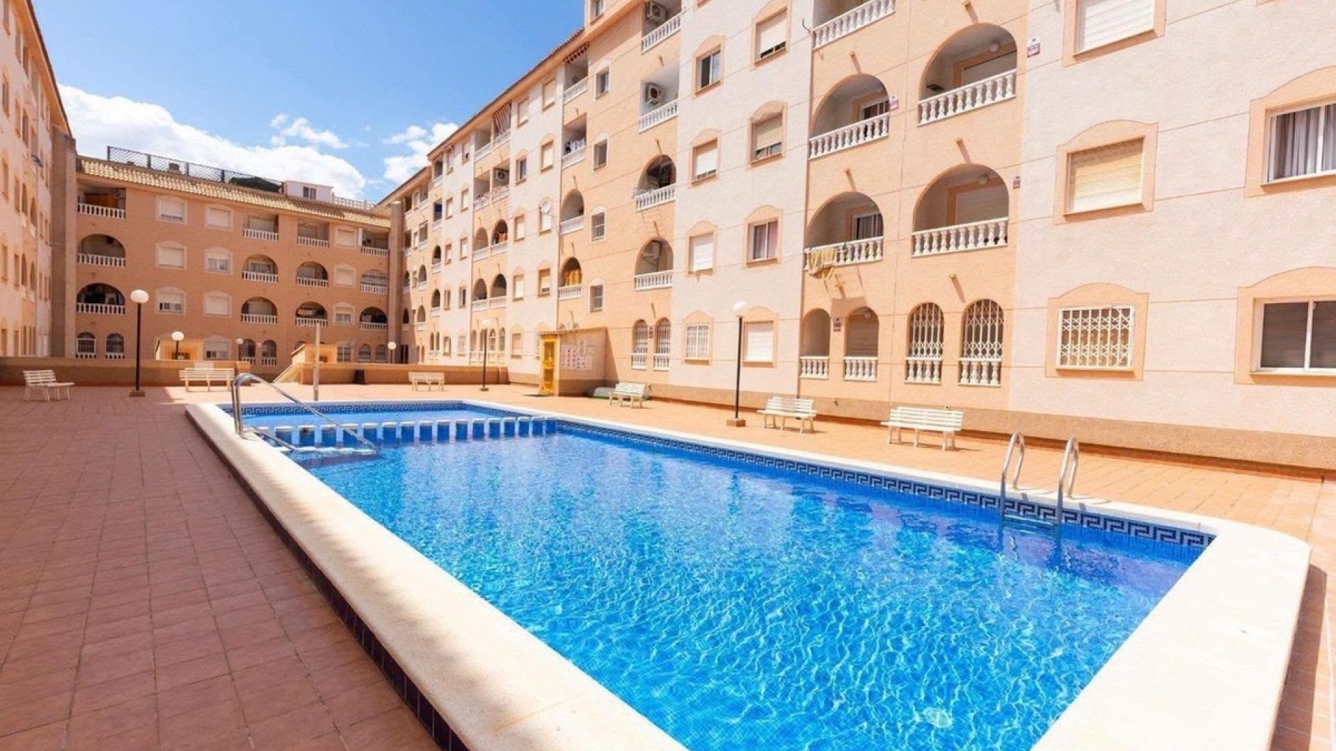 Resale - Apartment - Torrevieja - Torrevieja Centro