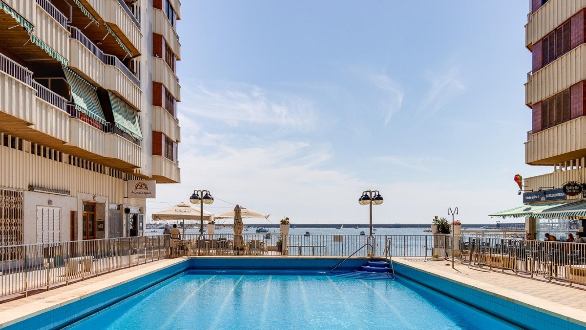 Resale - Apartment - Torrevieja - Torrevieja Centro