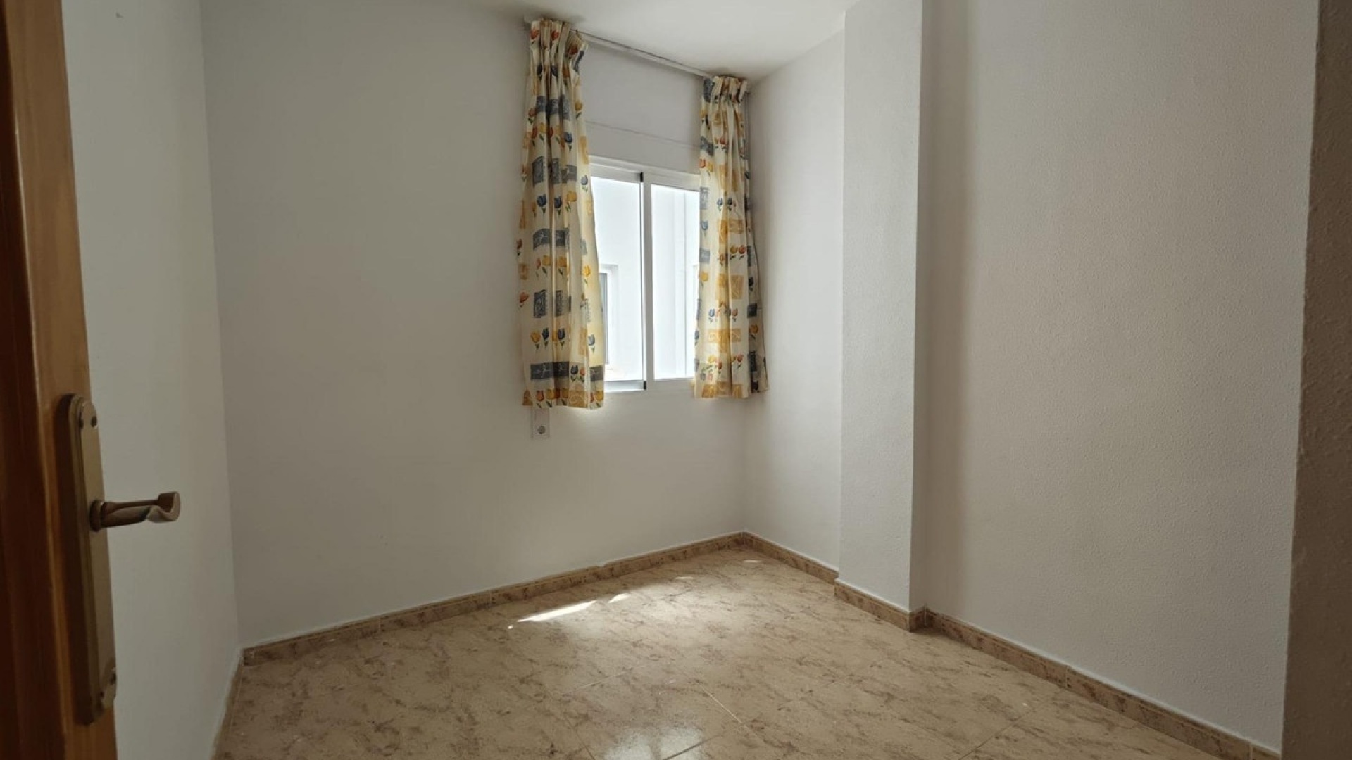 Resale - Apartment - Torrevieja - Torrevieja Centro