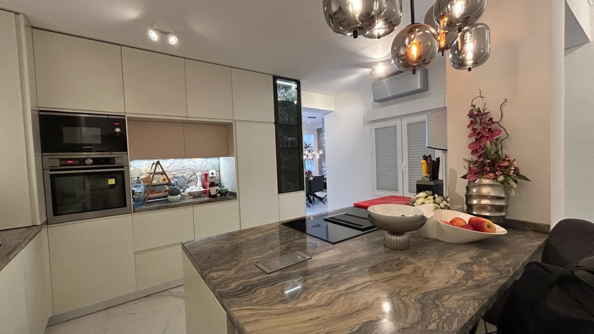 Resale - Apartment - Torrevieja - Torrevieja Centro