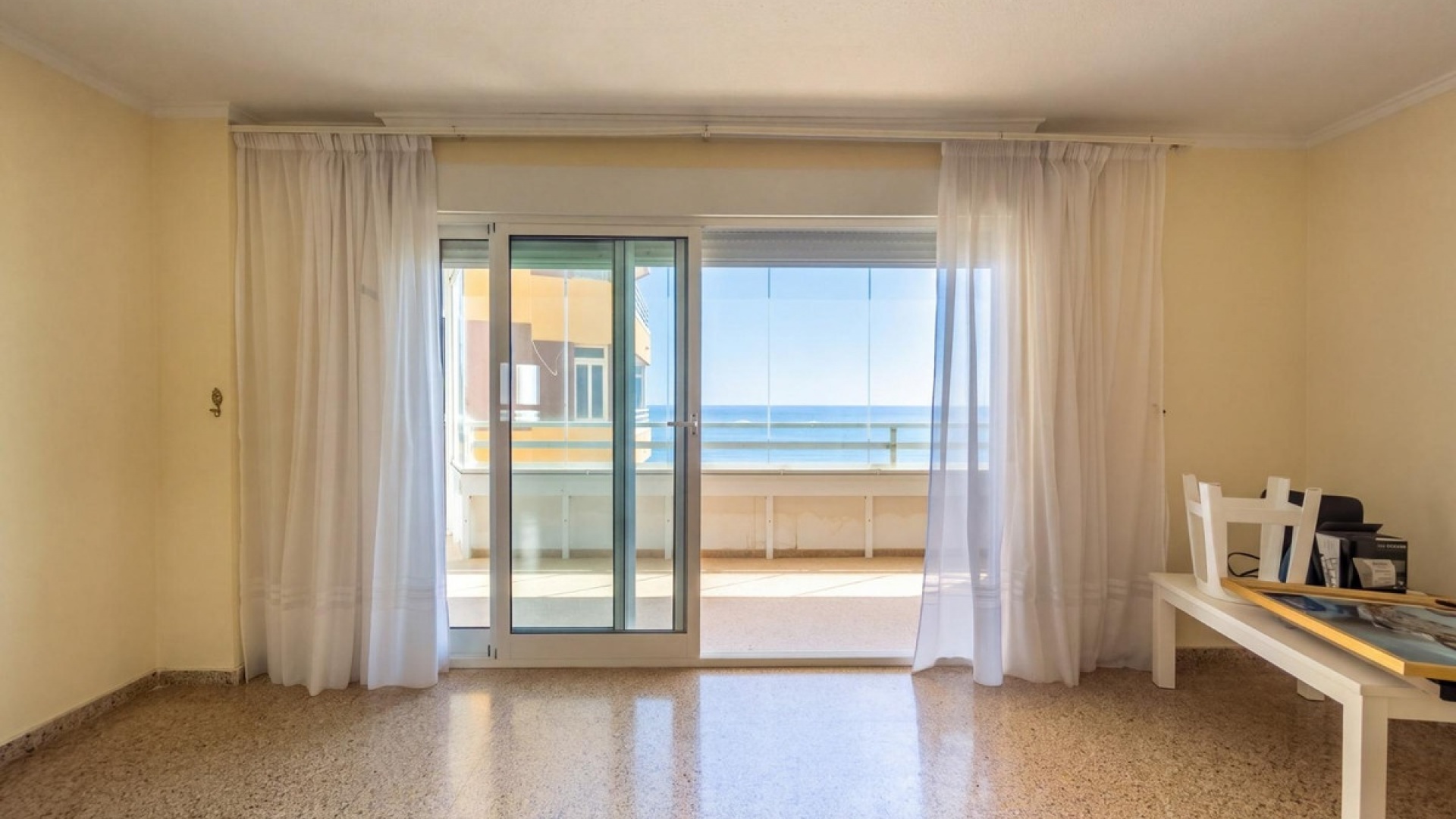 Resale - Apartment - Torrevieja - Torrevieja Centro