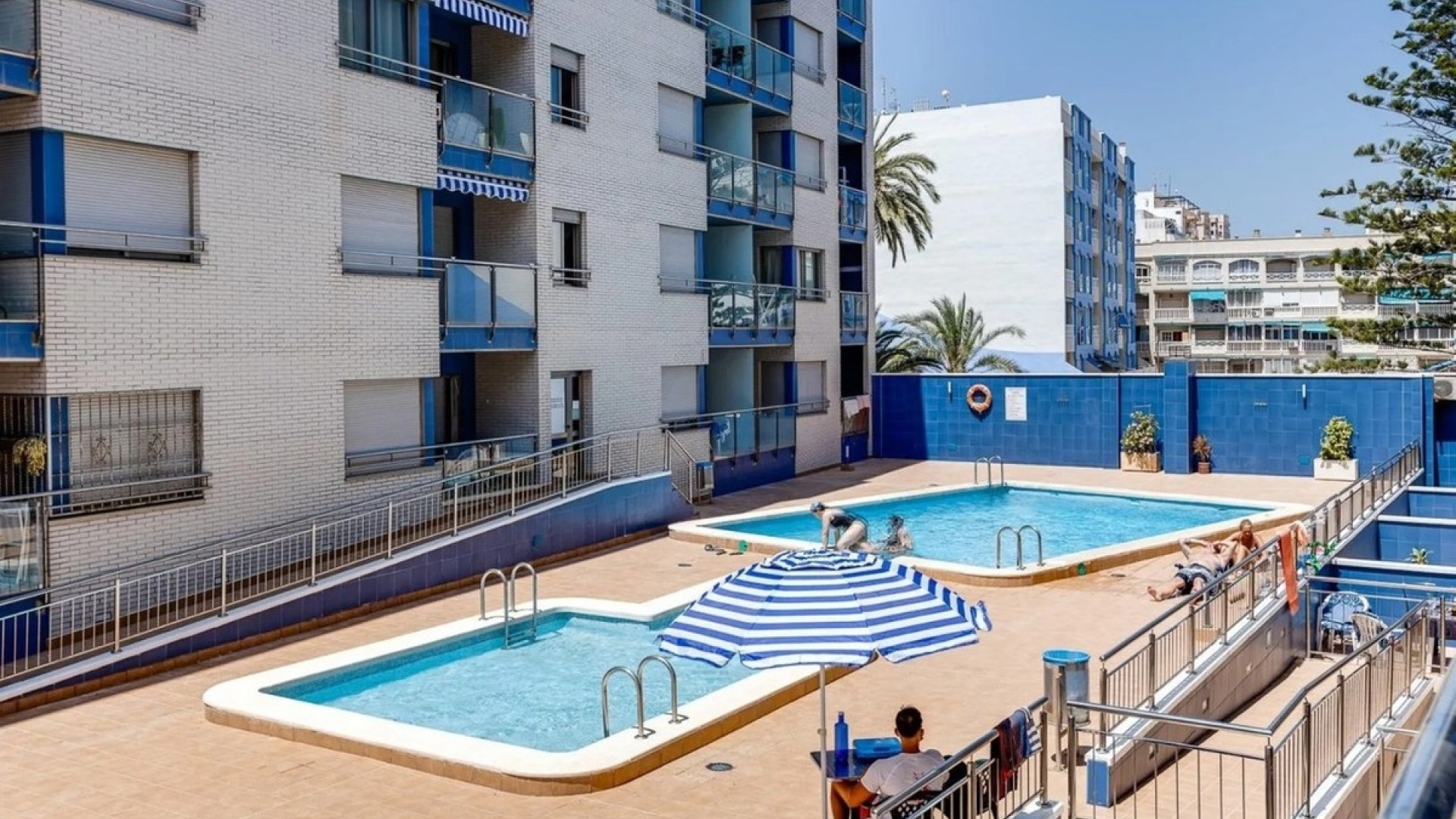 Resale - Apartment - Torrevieja - Torrevieja Centro