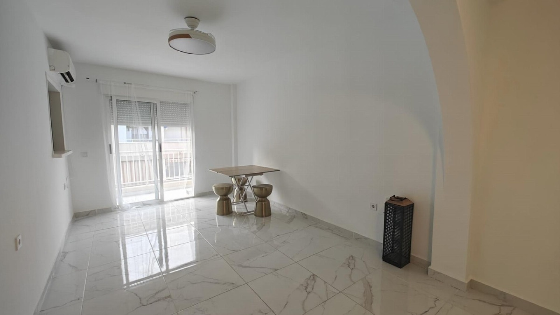 Resale - Apartment - Torrevieja - Torrevieja Centro