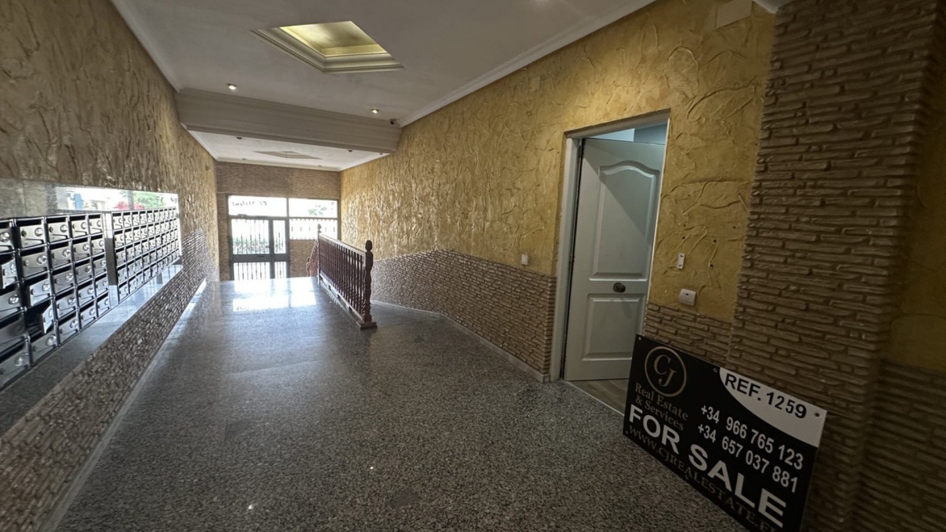 Resale - Apartment - Torrevieja - Torrevieja Centro