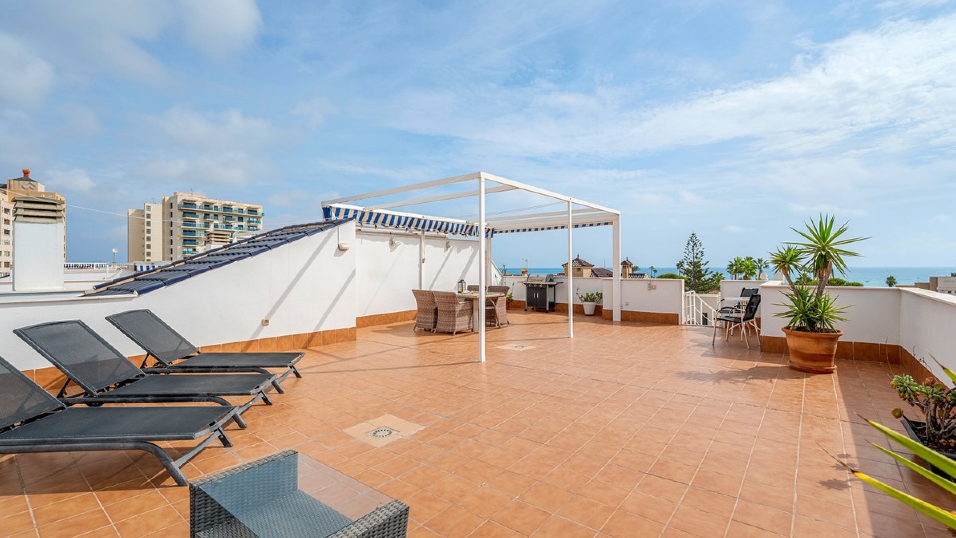 Resale - Apartment - Torrevieja - Torrevieja Centro