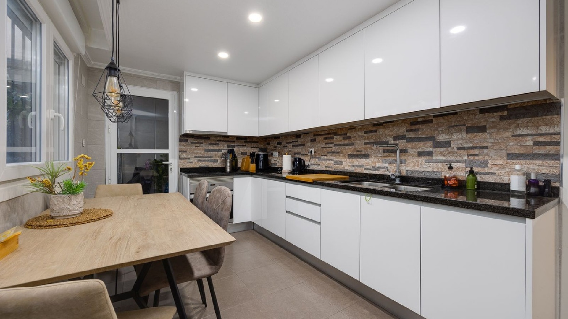 Resale - Apartment - Torrevieja - Torrevieja Centro