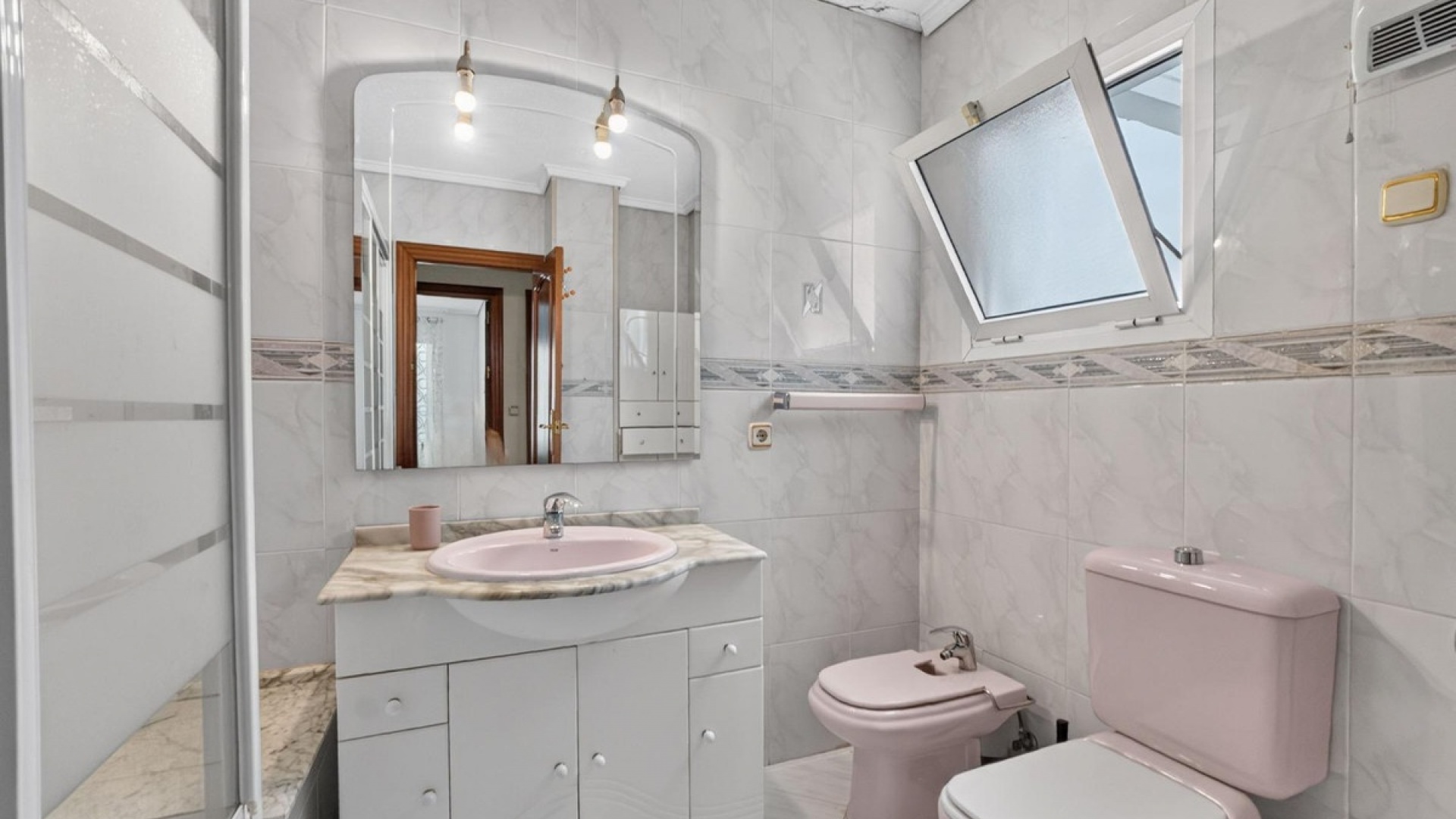 Resale - Apartment - Torrevieja - Torrevieja Centro