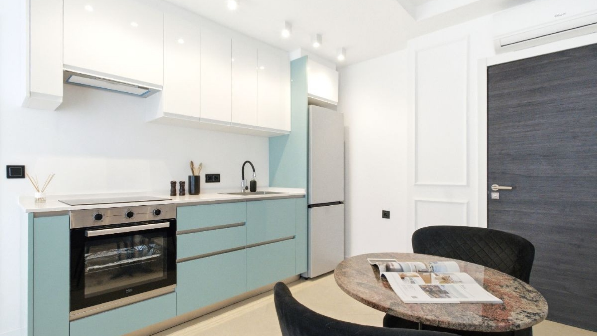 Resale - Apartment - Torrevieja - Torrevieja Centro