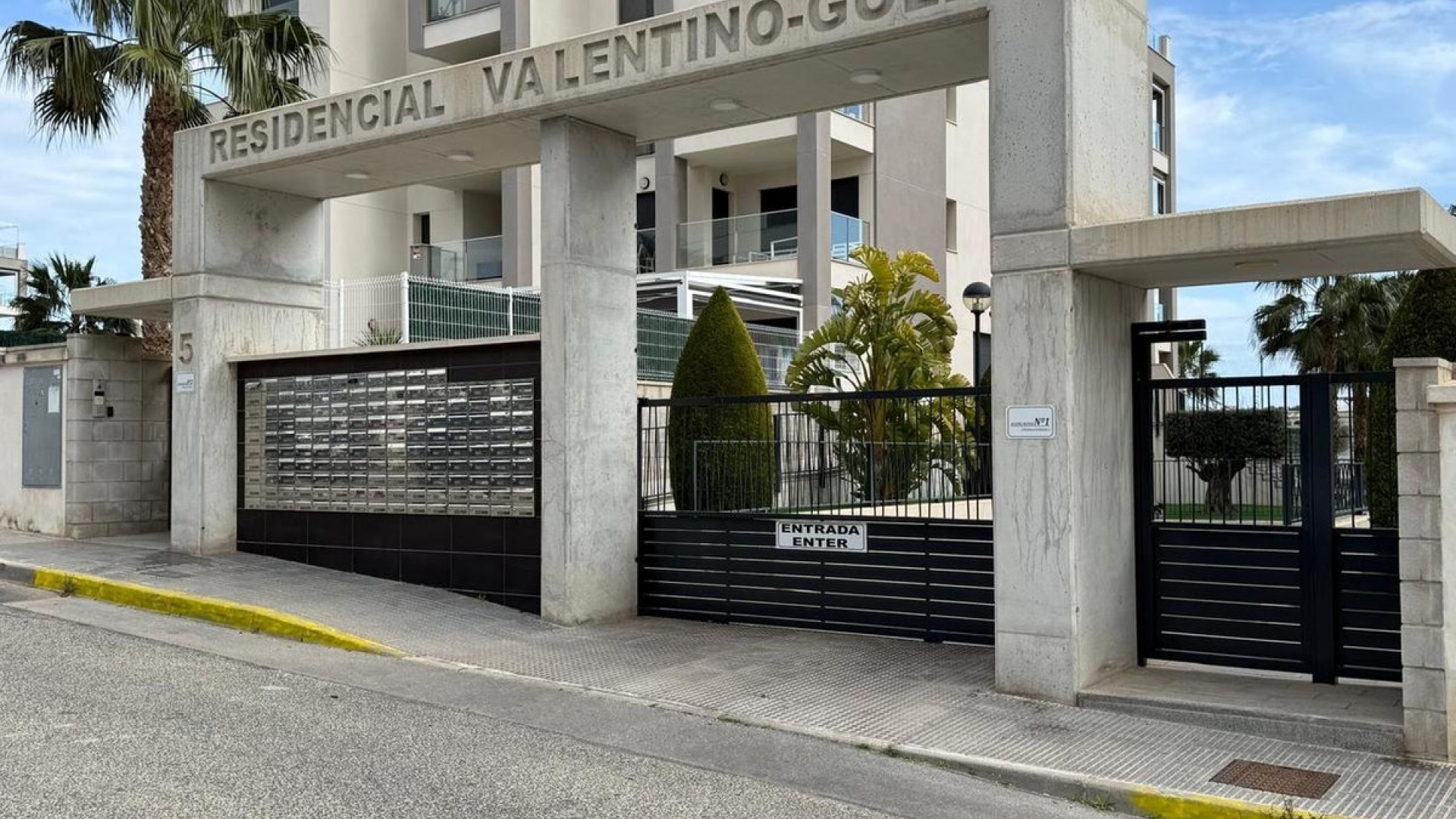 Resale - Apartment - Villamartin - Costa Blanca South