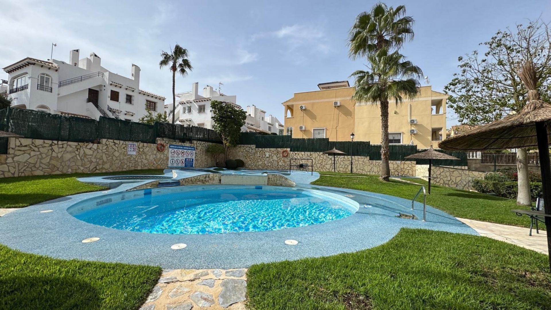 Resale - Apartment - Villamartin - jardin del alba