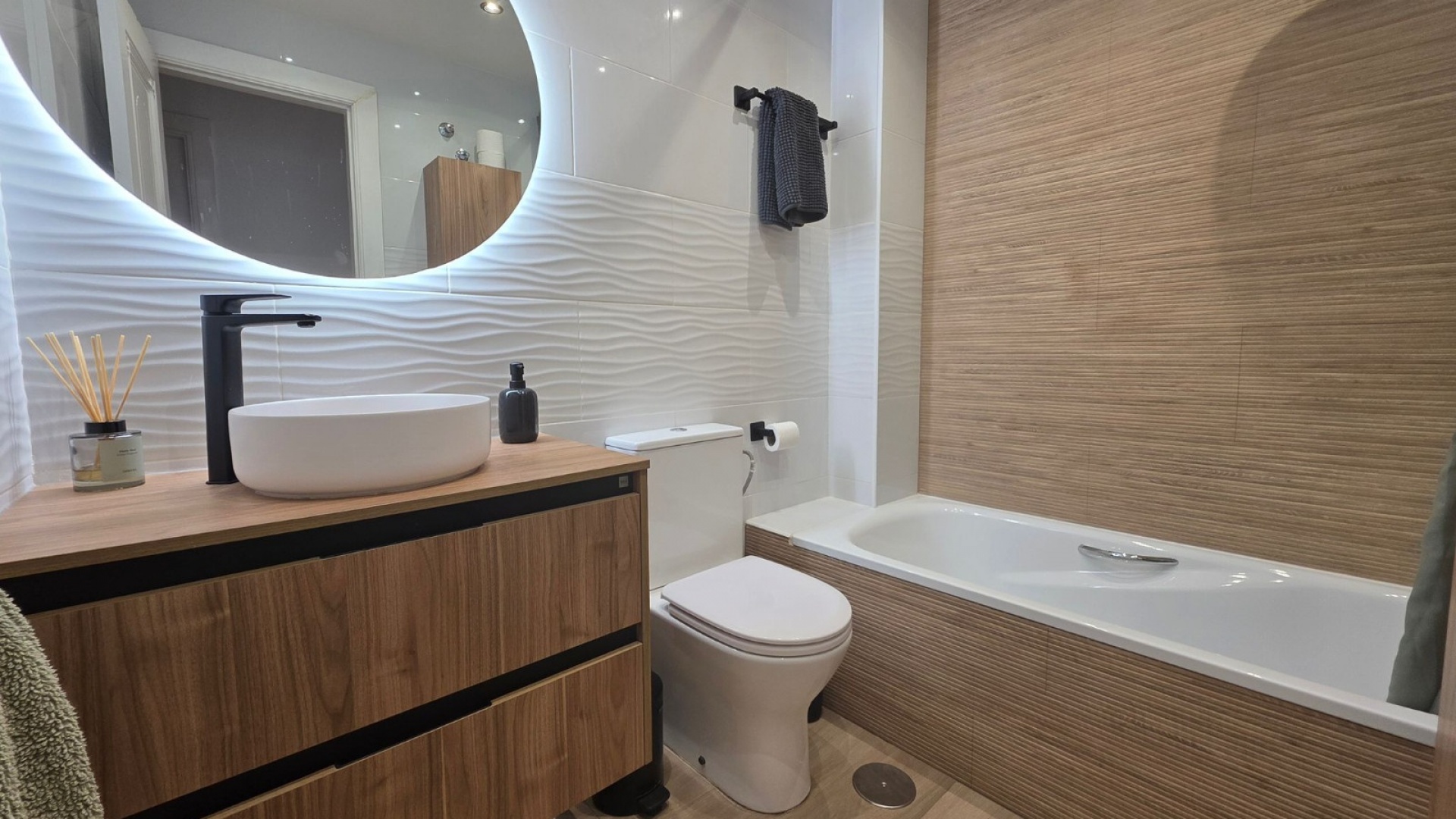 Resale - Apartment - Villamartin - rioja