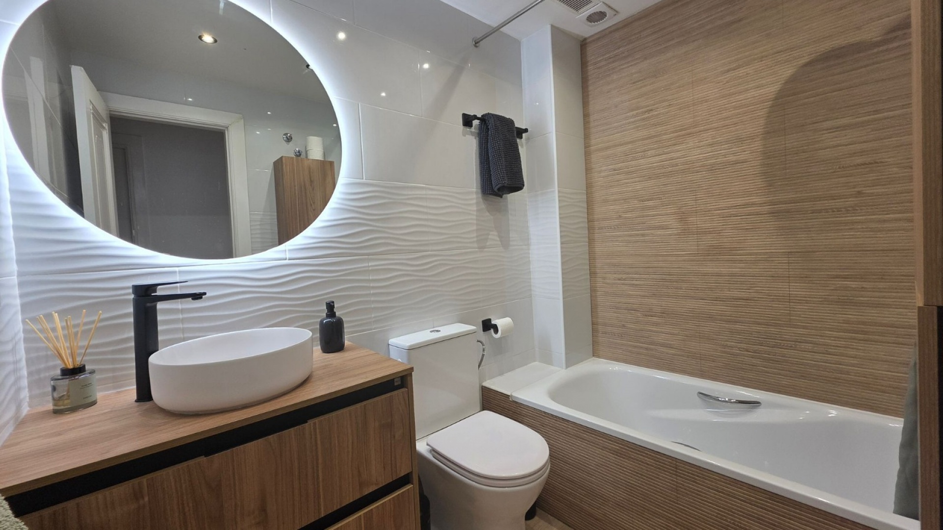 Resale - Apartment - Villamartin - rioja