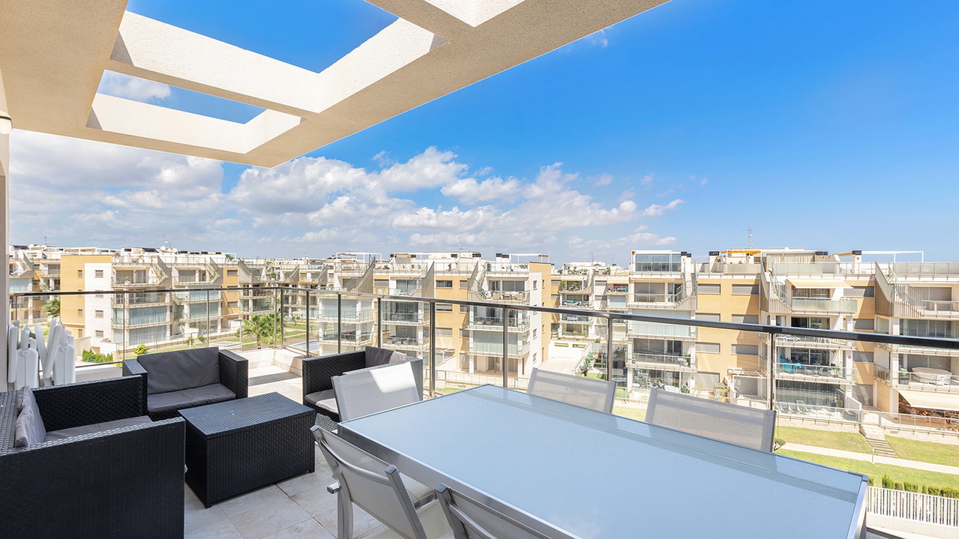 Resale - Apartment - Villamartin