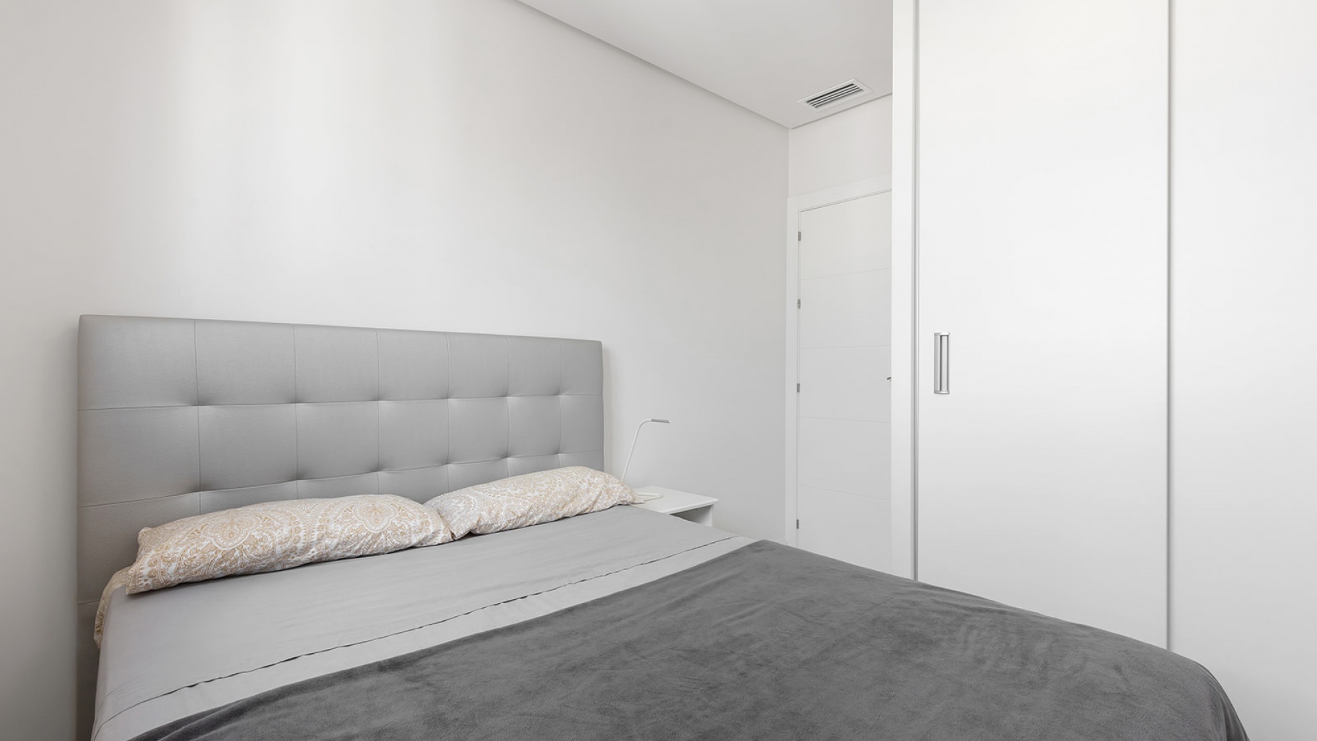 Resale - Apartment - Villamartin