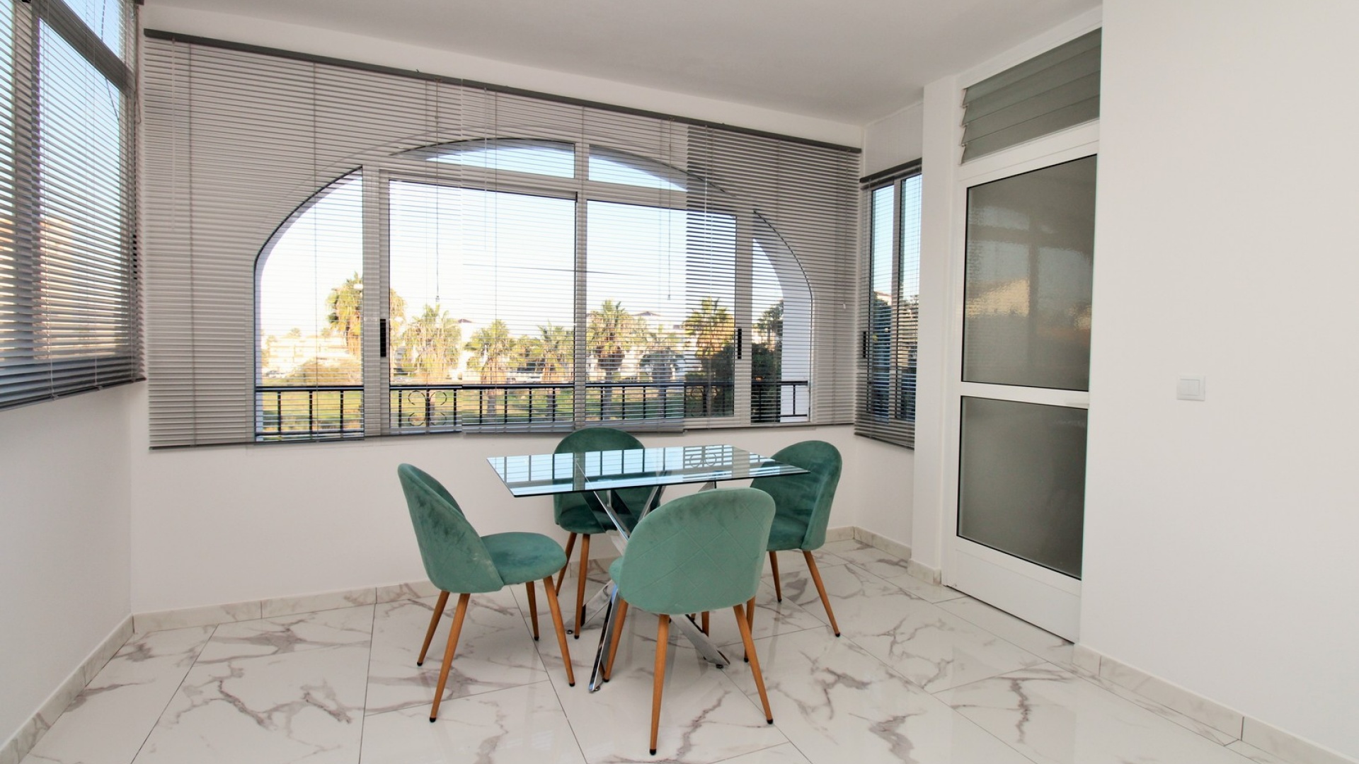 Resale - Apartment - Villamartin