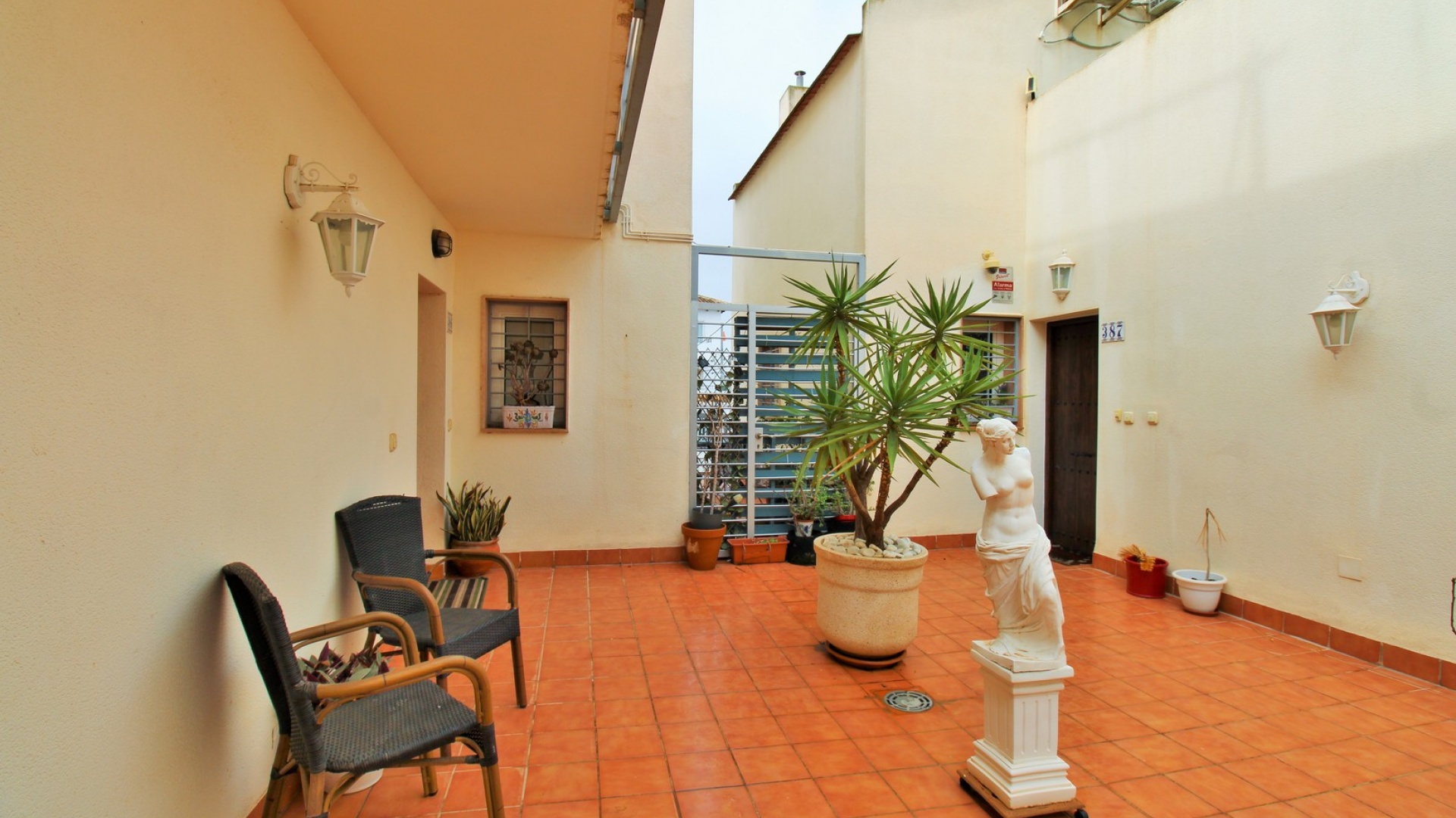 Resale - Apartment - Villamartin