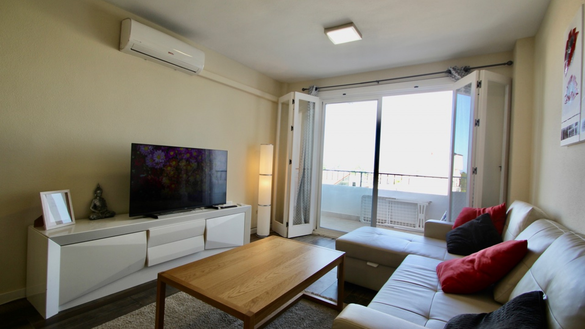 Resale - Apartment - Villamartin