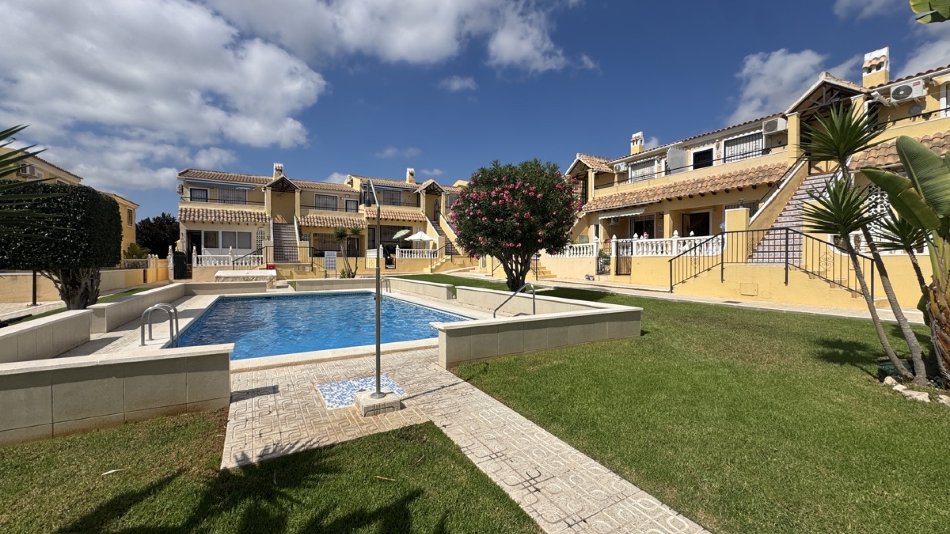 Resale - Apartment - Villamartin