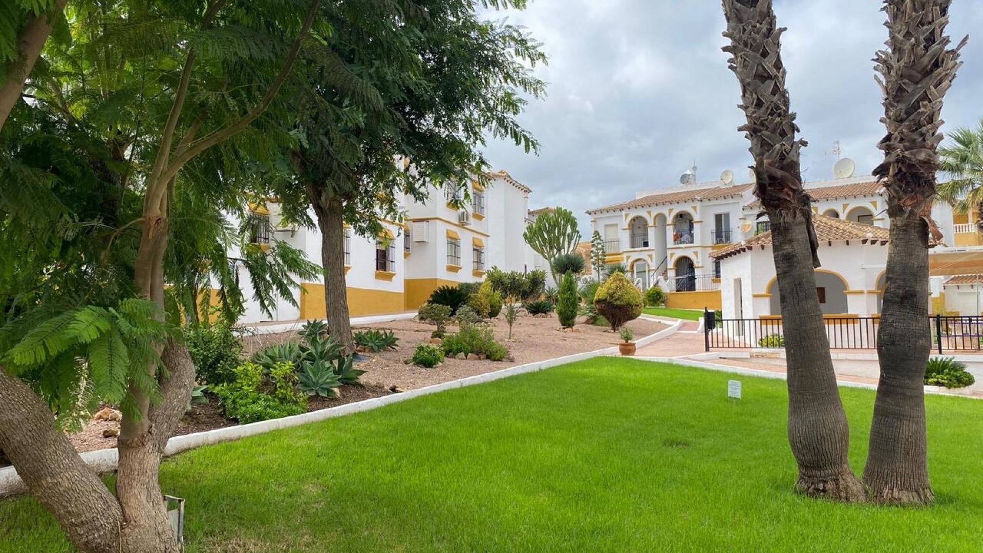 Resale - Apartment - Villamartin