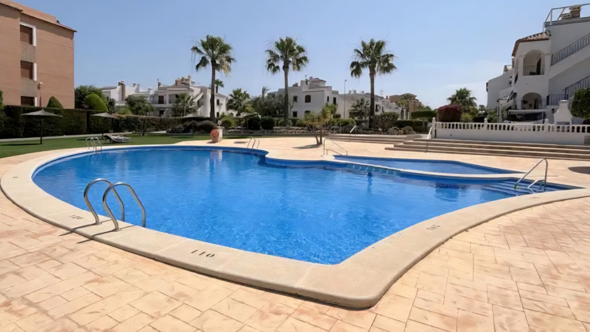 Resale - Apartment - Villamartin