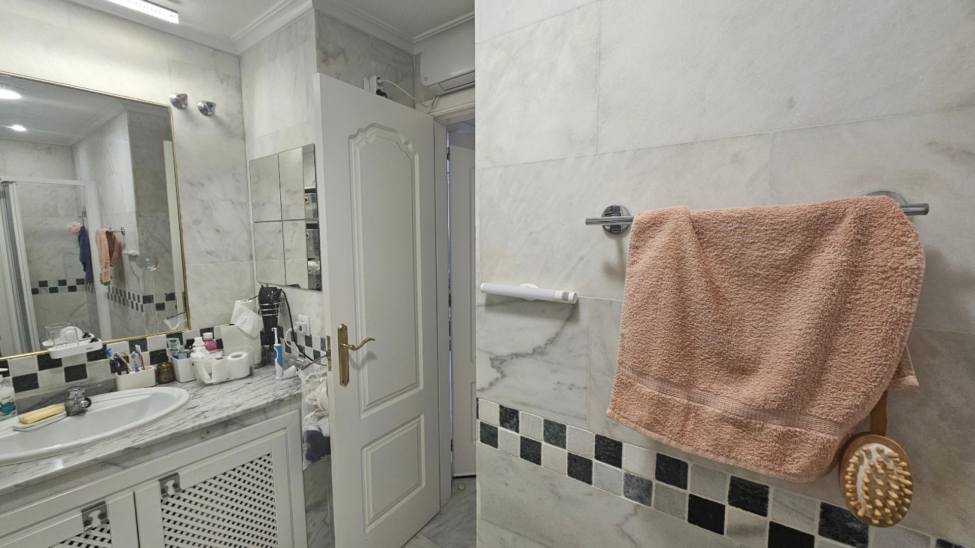 Resale - Apartment - Villamartin