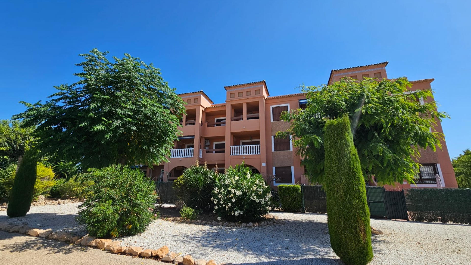 Resale - Apartment - Villamartin