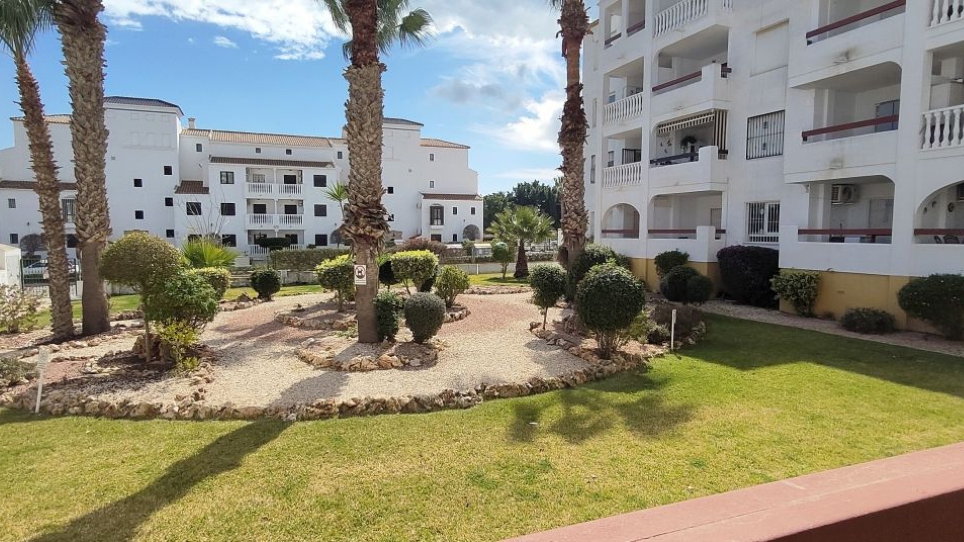 Resale - Apartment - Villamartin