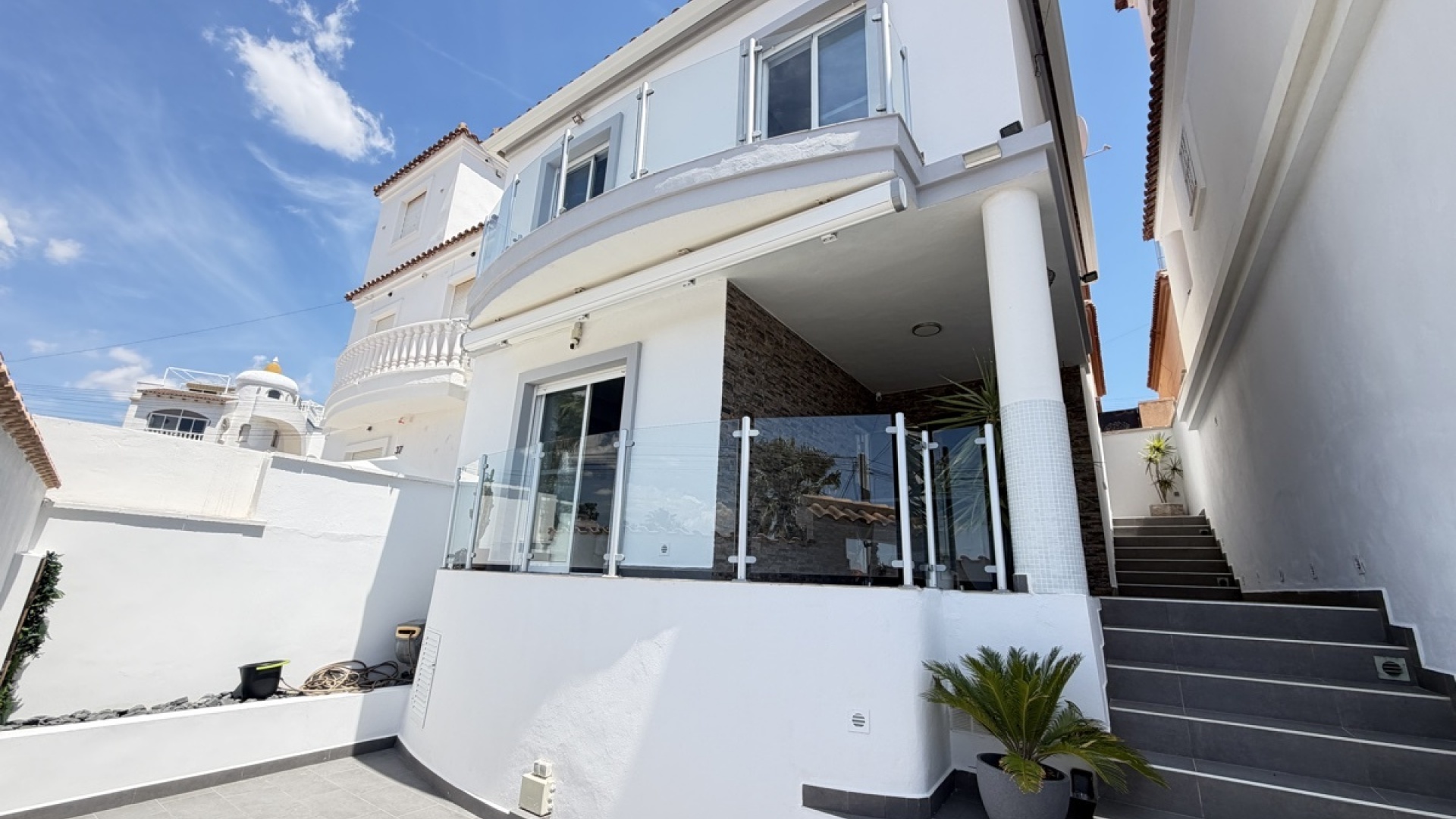 Resale - Apartment - Villamartin