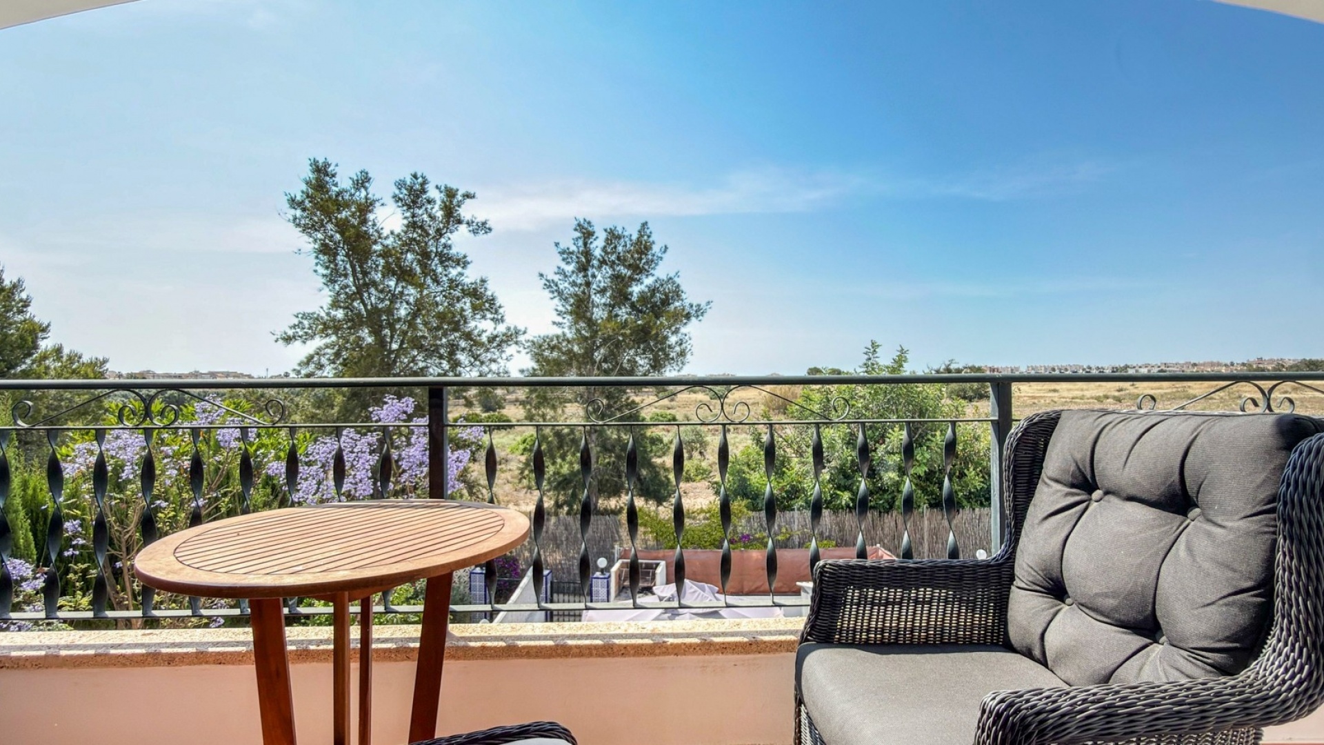 Resale - Apartment - Villamartin