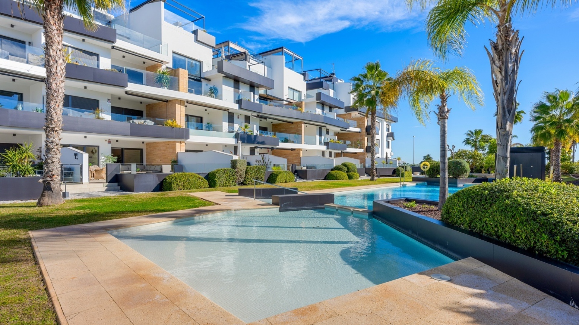 Resale - Apartment - Villamartin