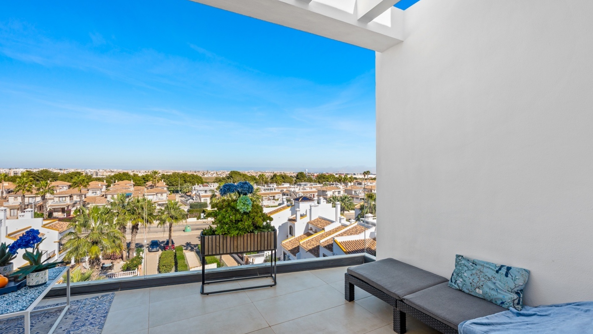 Resale - Apartment - Villamartin