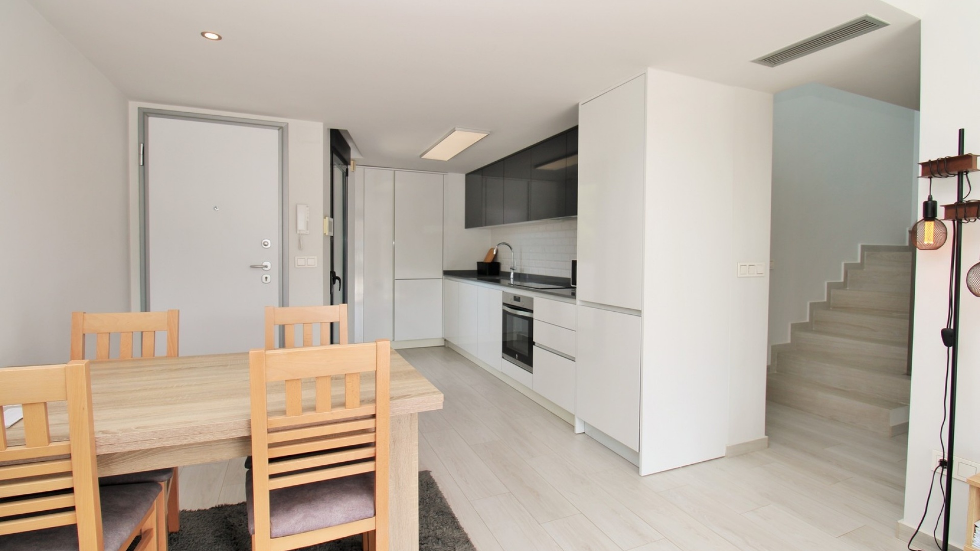 Resale - Apartment - Villamartin