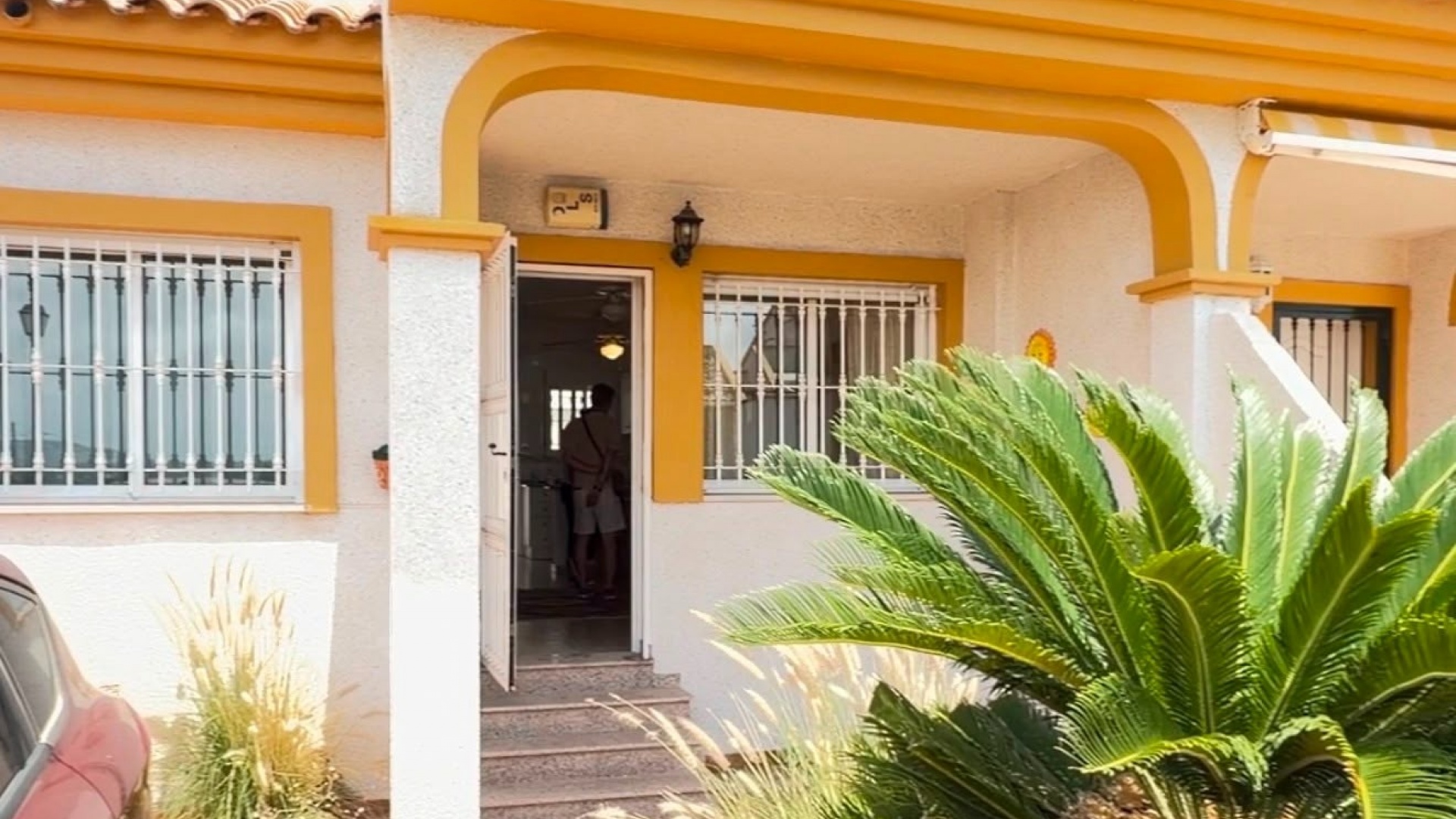 Resale - Bungalow - Daya Nueva