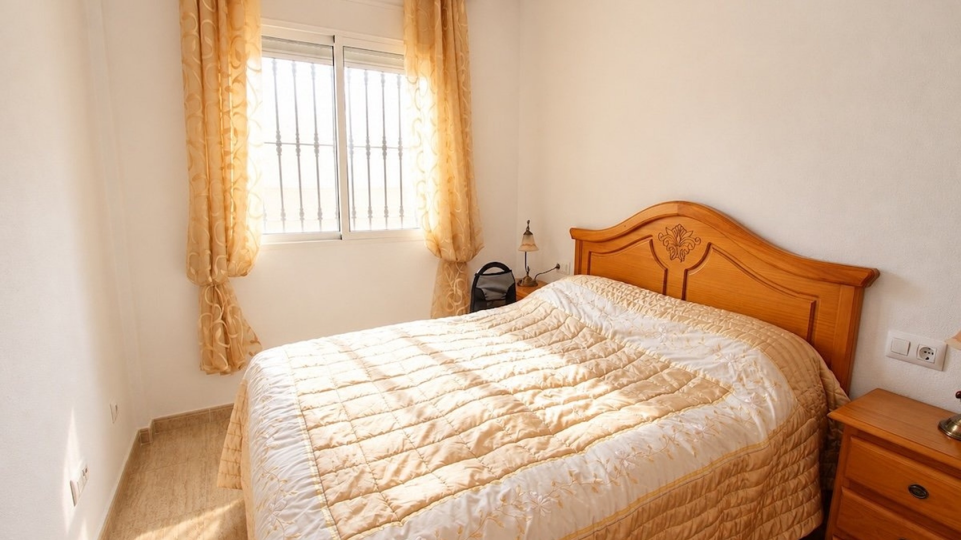 Resale - Bungalow - Daya Nueva