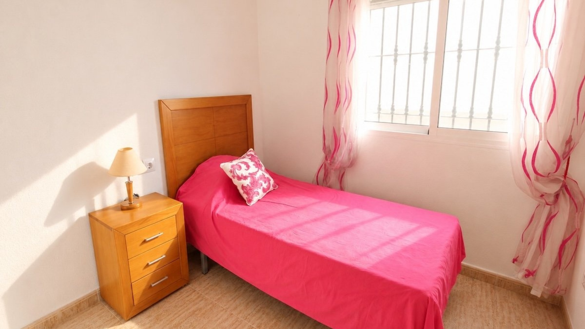 Resale - Bungalow - Daya Nueva