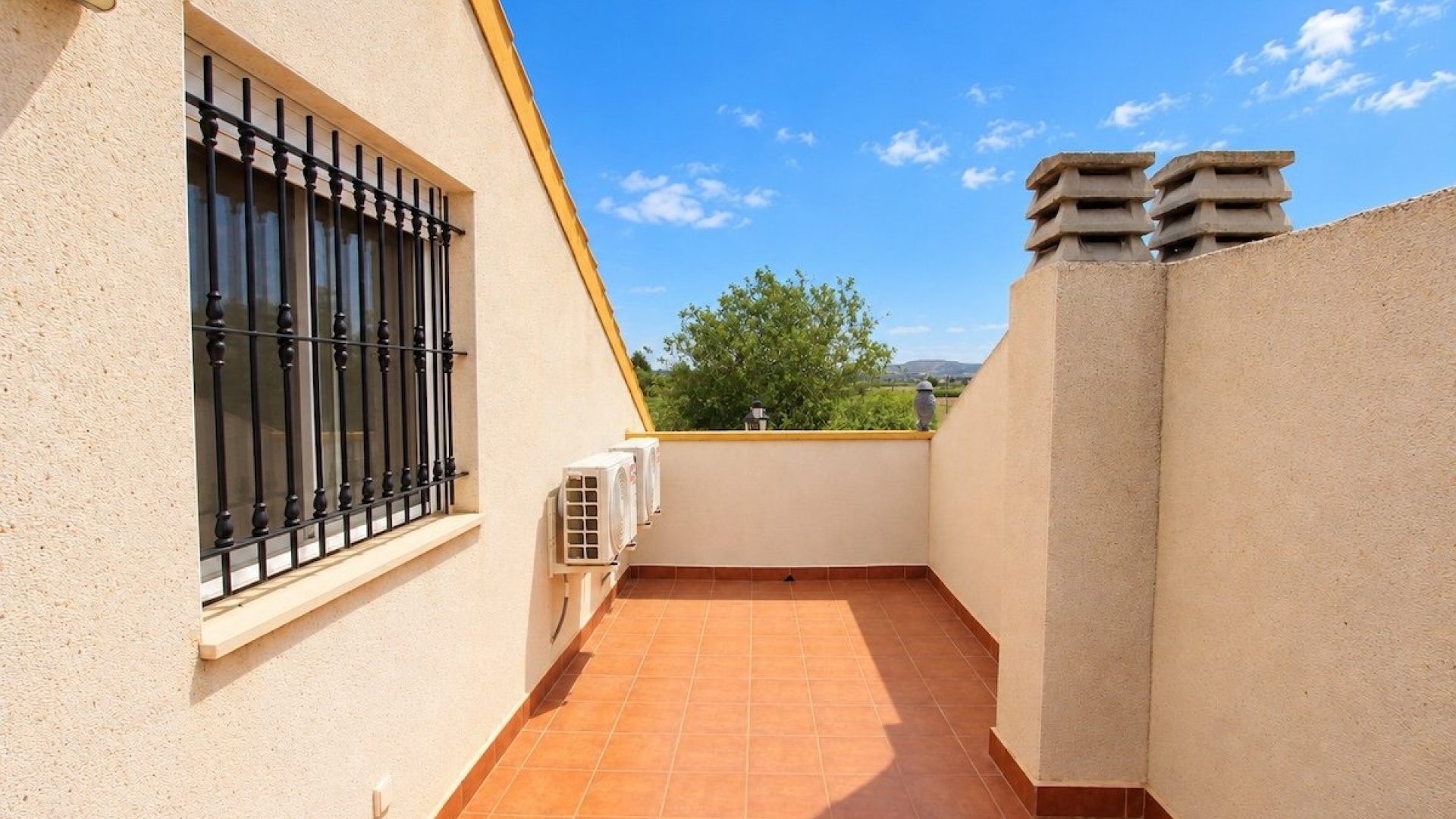 Resale - Bungalow - Daya Nueva