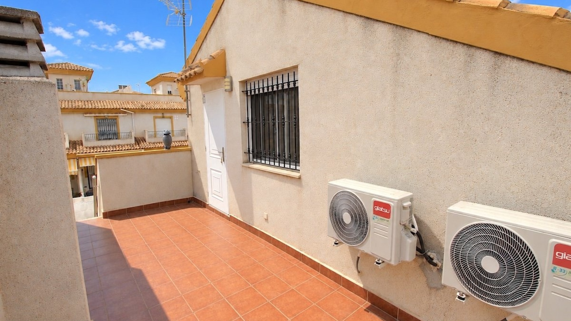 Resale - Bungalow - Daya Nueva