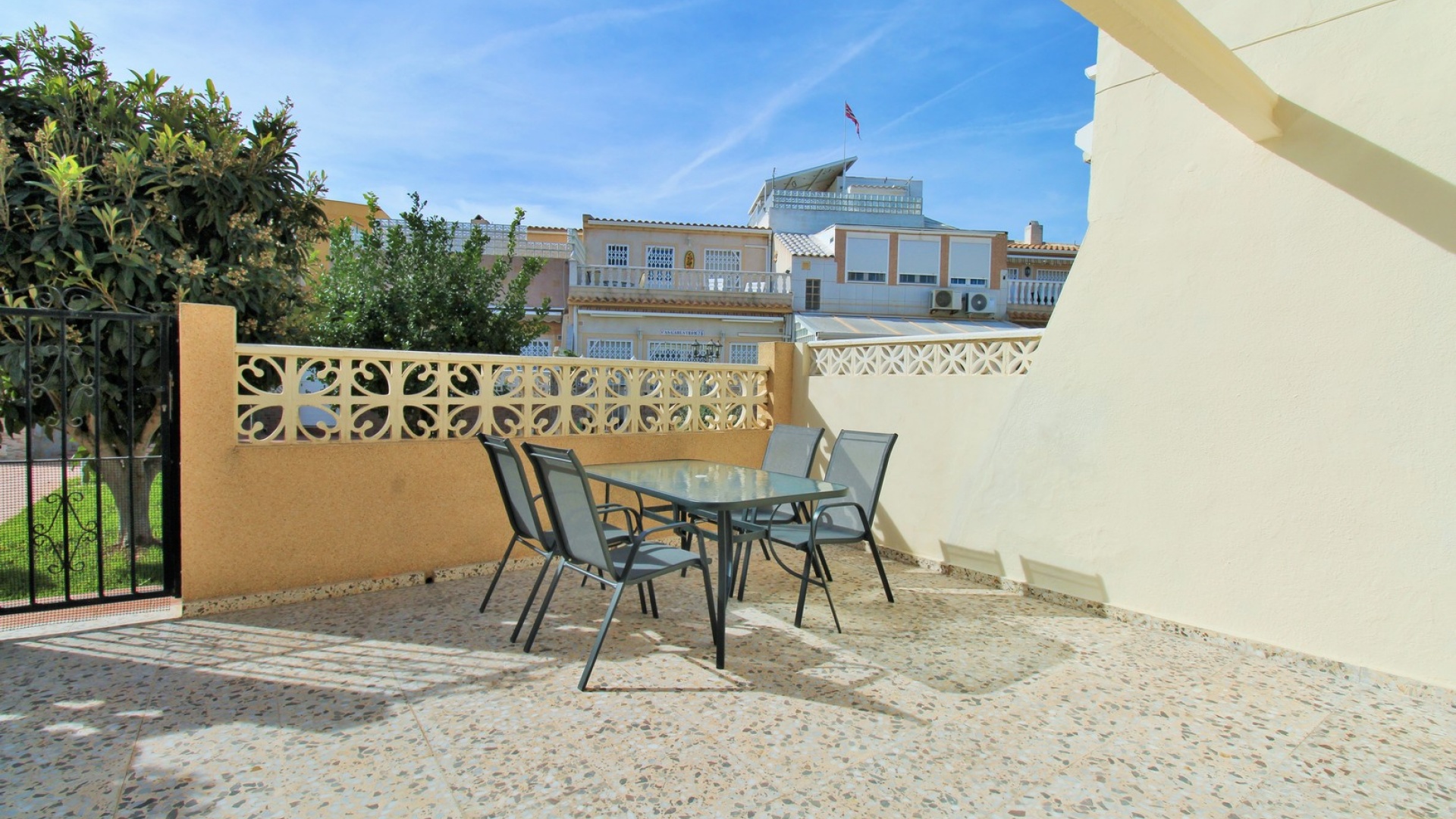 Resale - Bungalow - Playa Flamenca - las chismosas