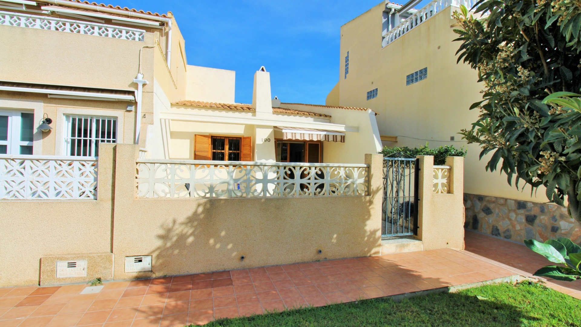 Resale - Bungalow - Playa Flamenca - las chismosas