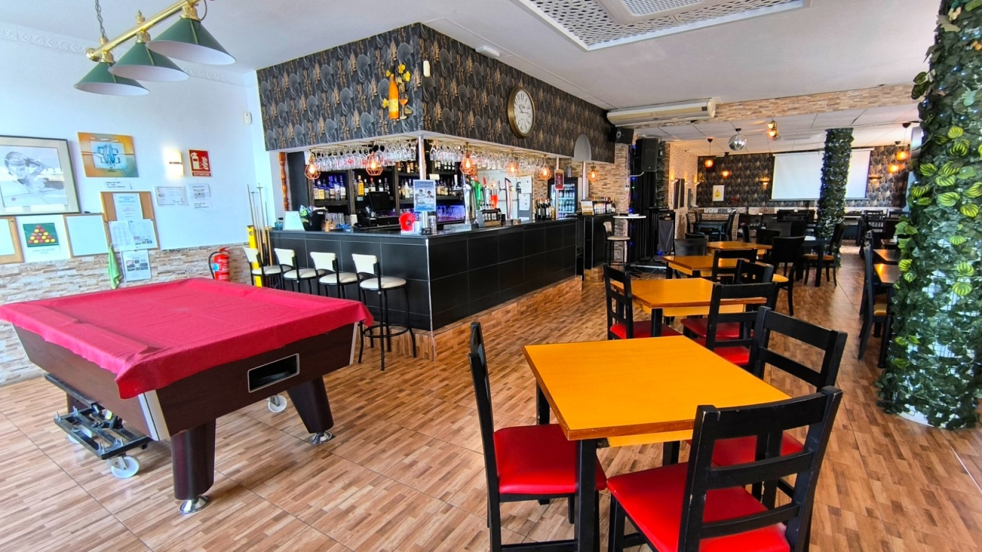 Resale - Commercial - Villamartin