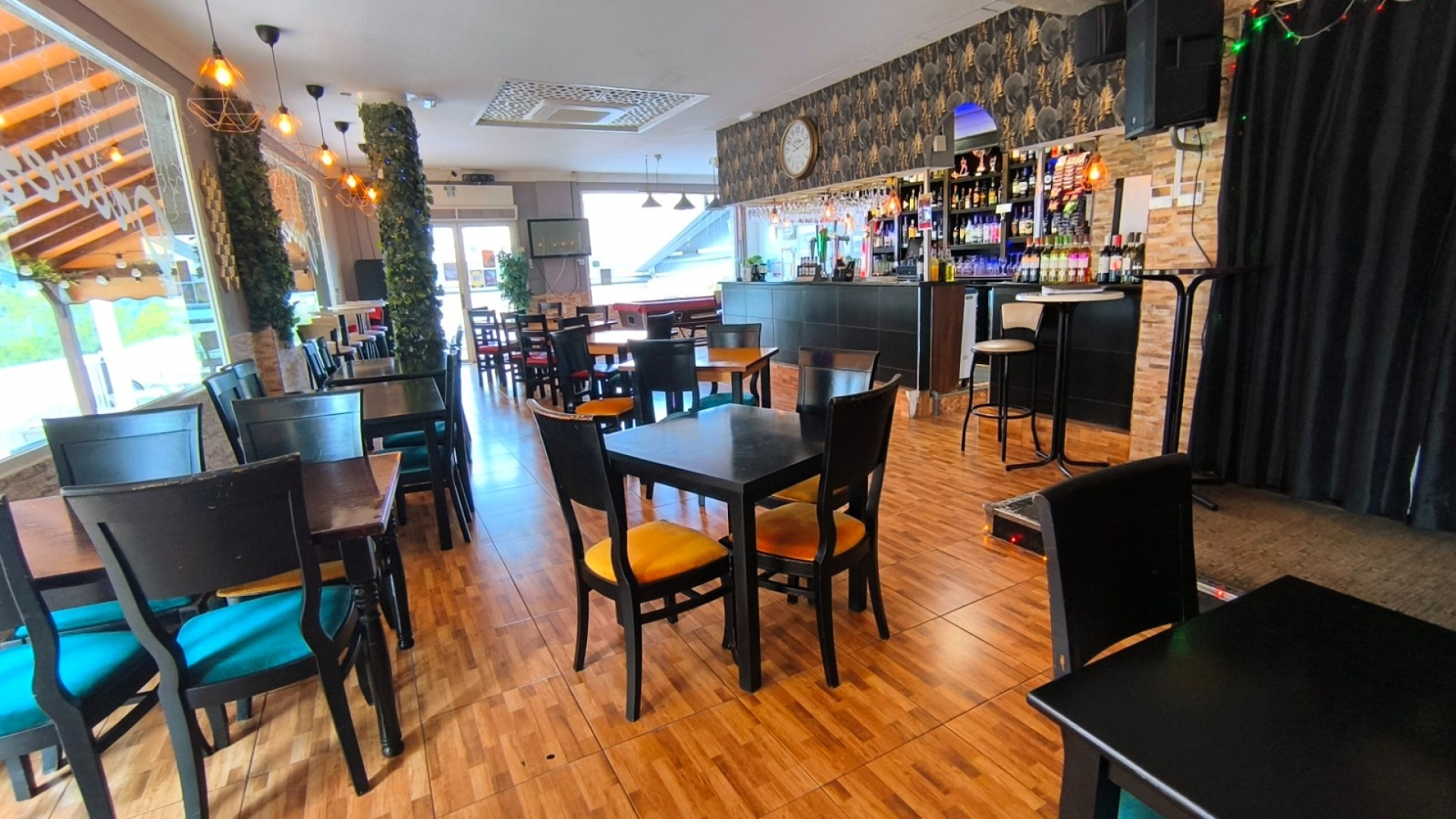 Resale - Commercial - Villamartin