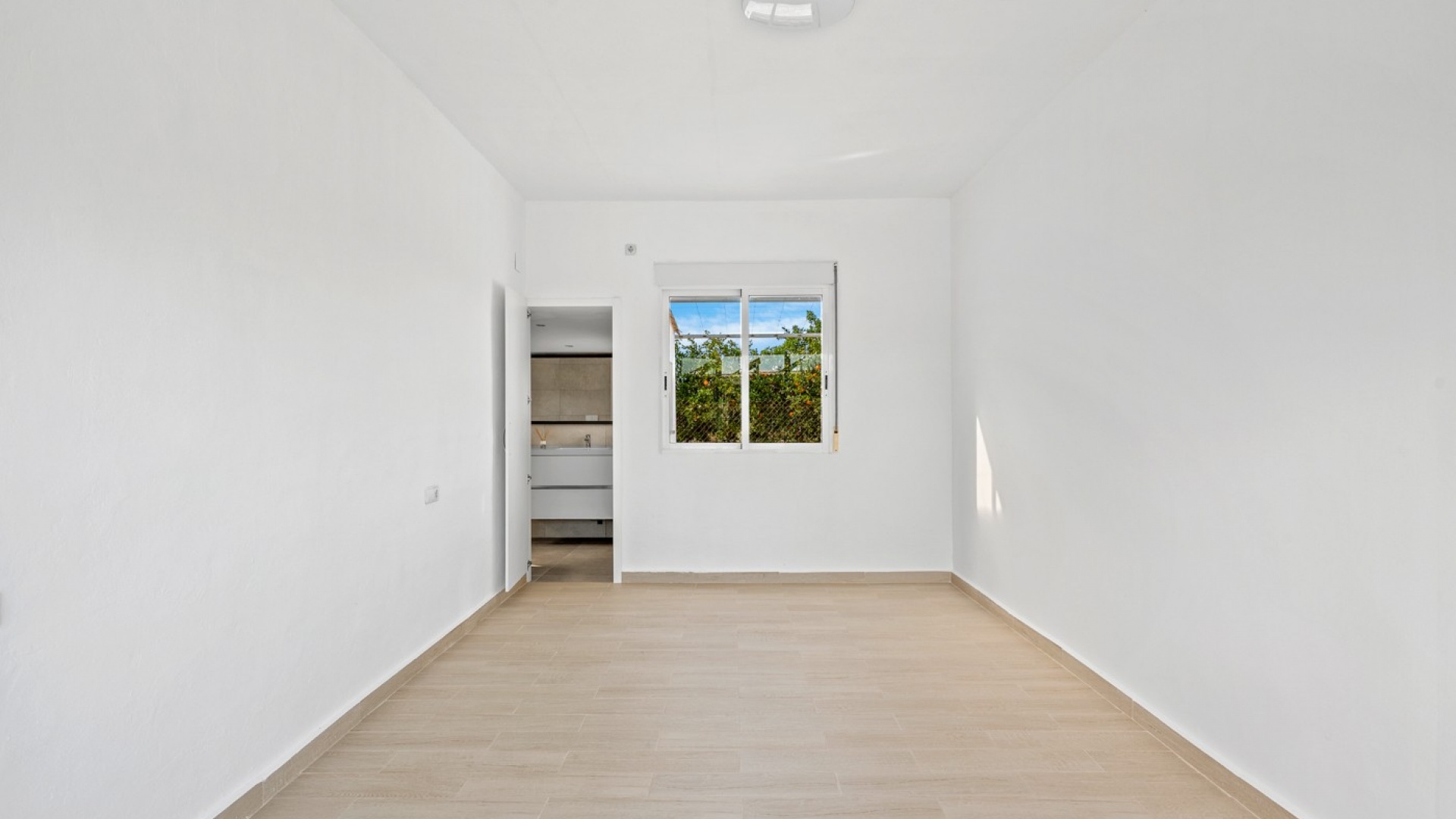 Resale - Country Property - Dolores